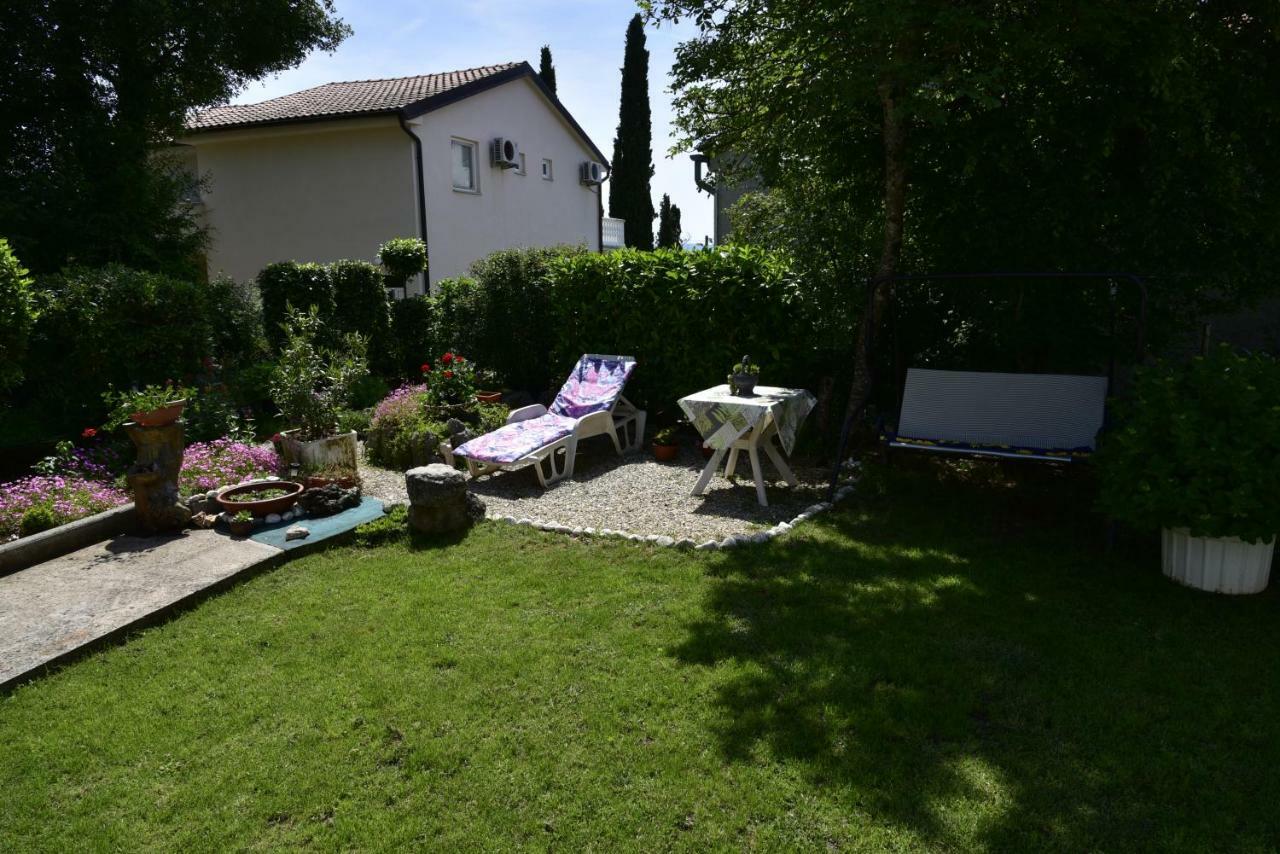 Apartment Blumen Oase Mikulic Malinska Buitenkant foto
