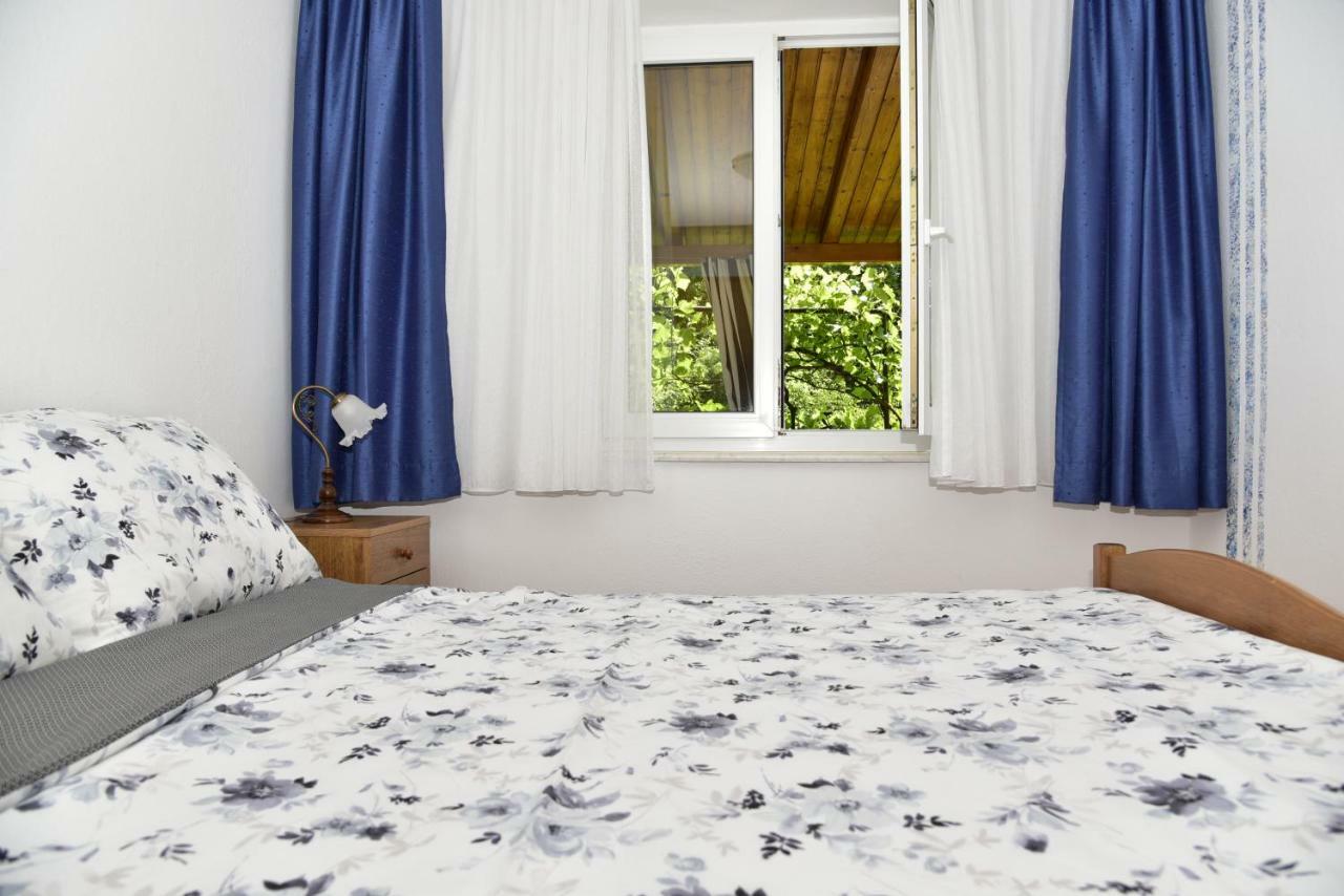 Apartment Blumen Oase Mikulic Malinska Buitenkant foto