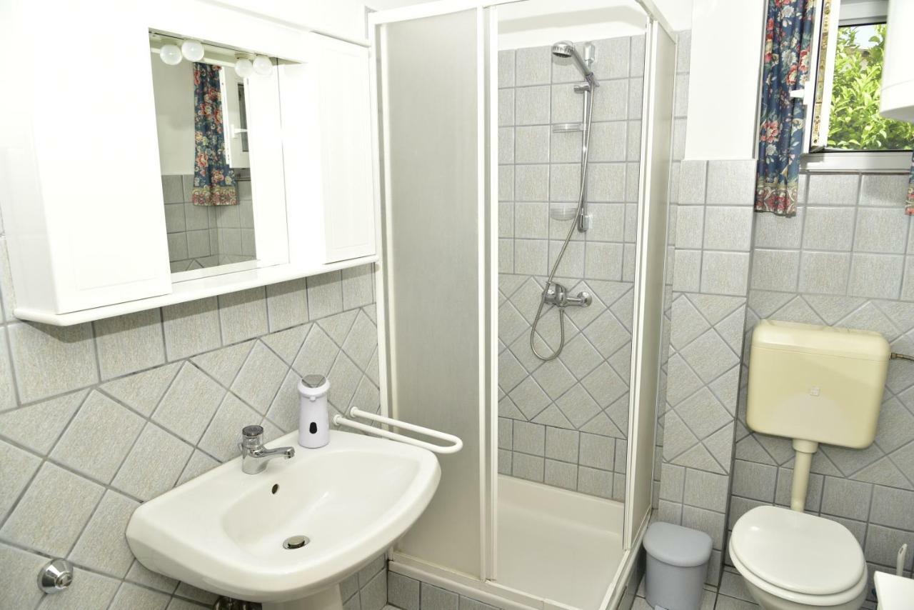 Apartment Blumen Oase Mikulic Malinska Buitenkant foto