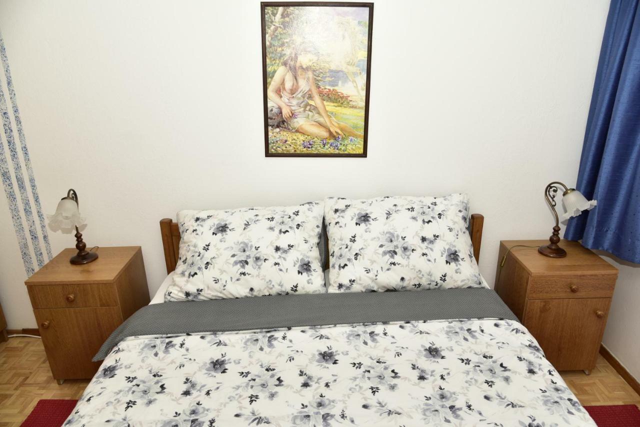 Apartment Blumen Oase Mikulic Malinska Buitenkant foto