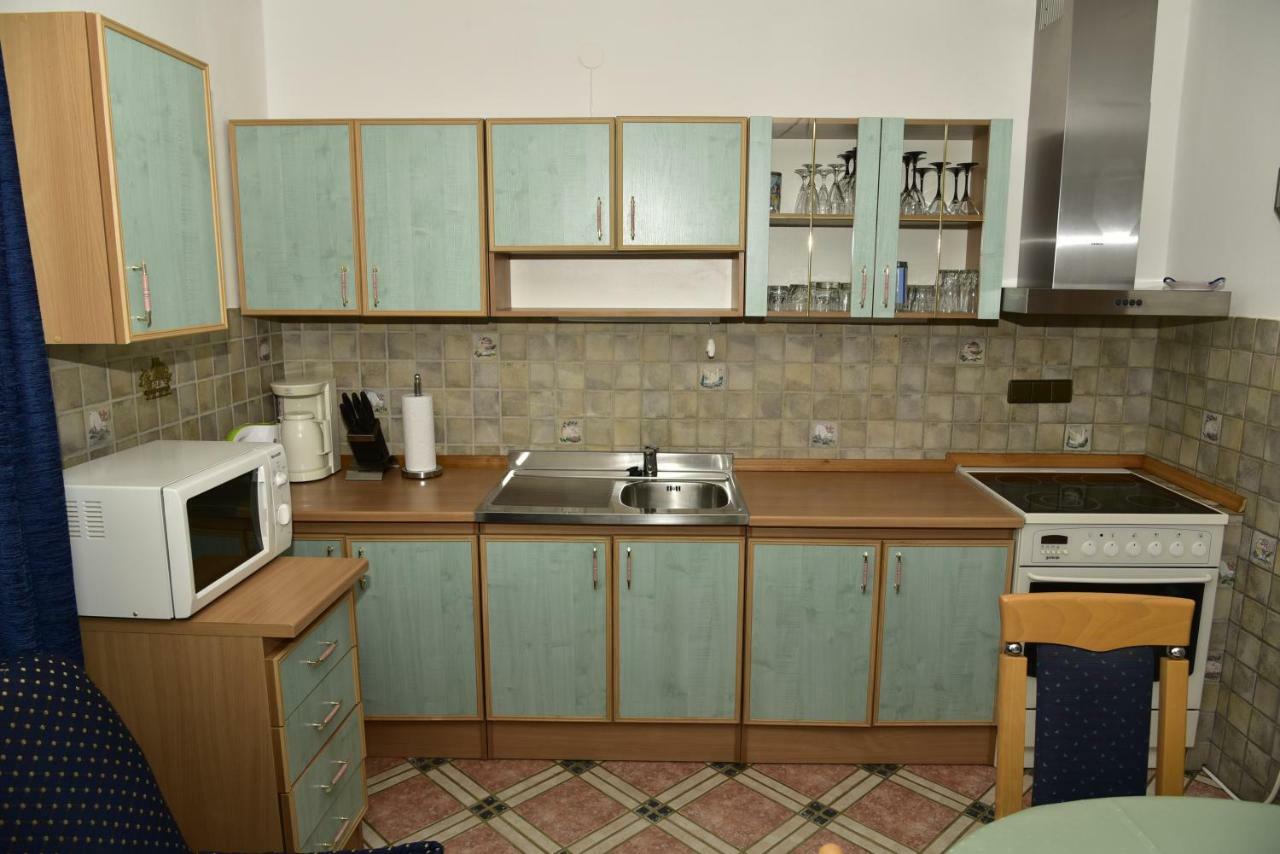Apartment Blumen Oase Mikulic Malinska Buitenkant foto