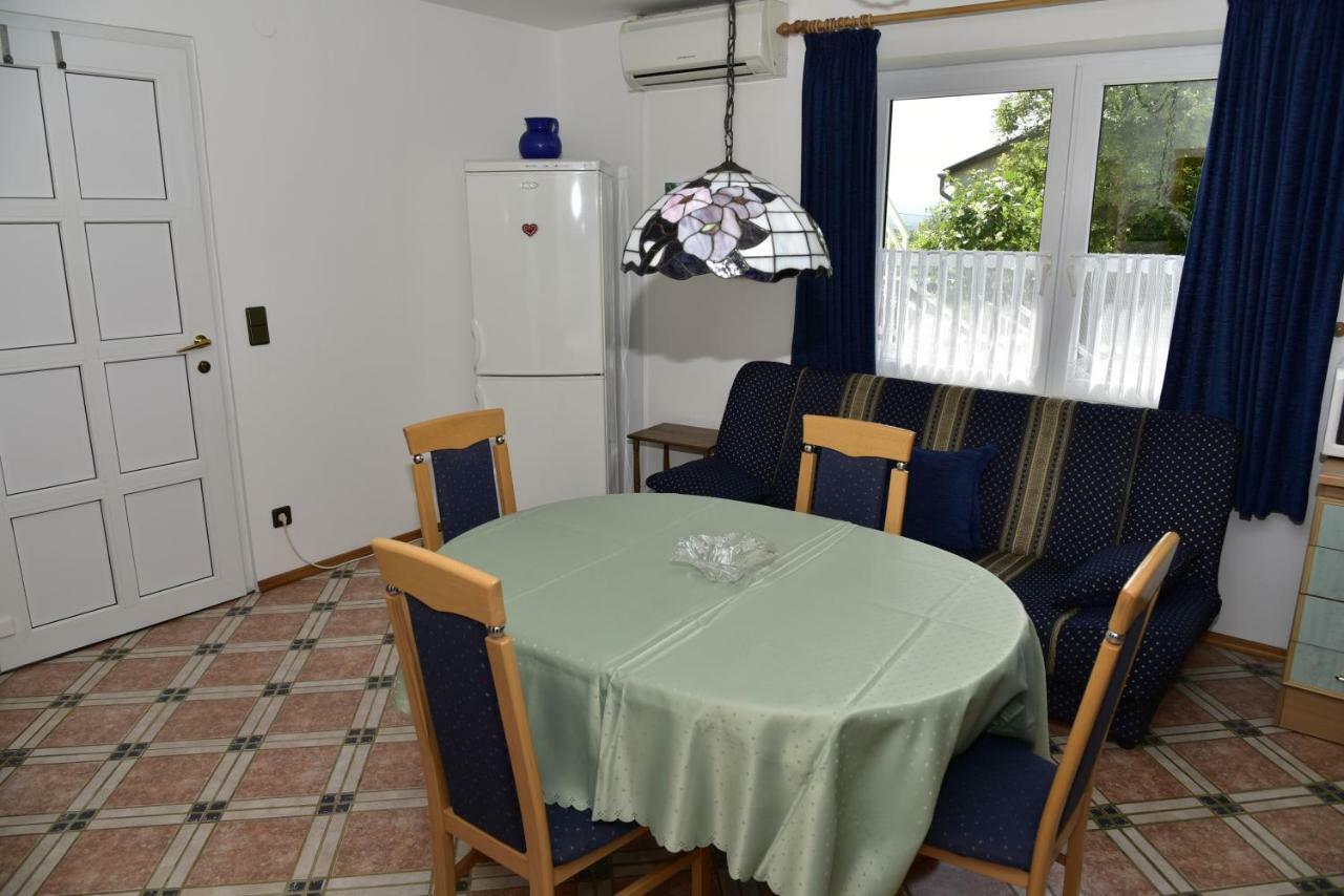 Apartment Blumen Oase Mikulic Malinska Buitenkant foto