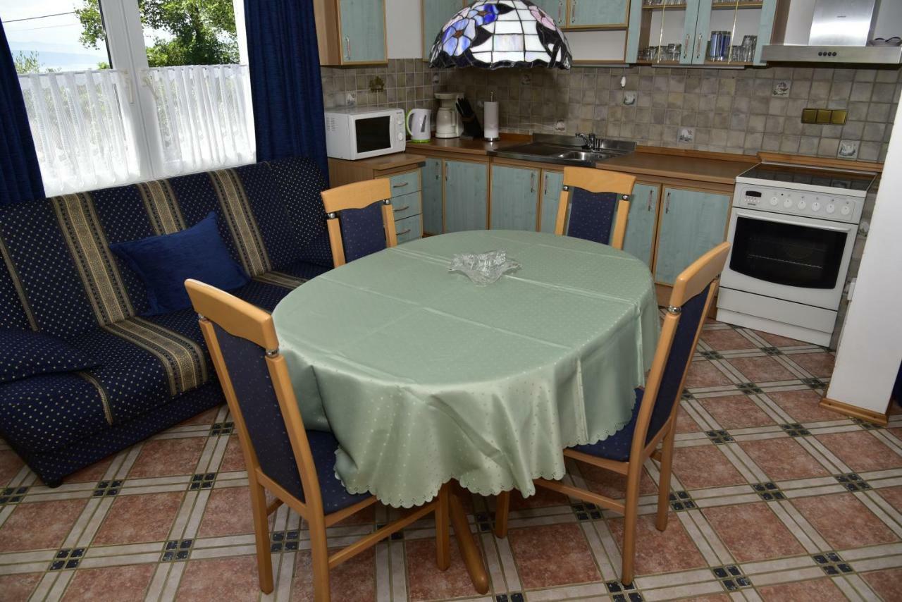 Apartment Blumen Oase Mikulic Malinska Buitenkant foto