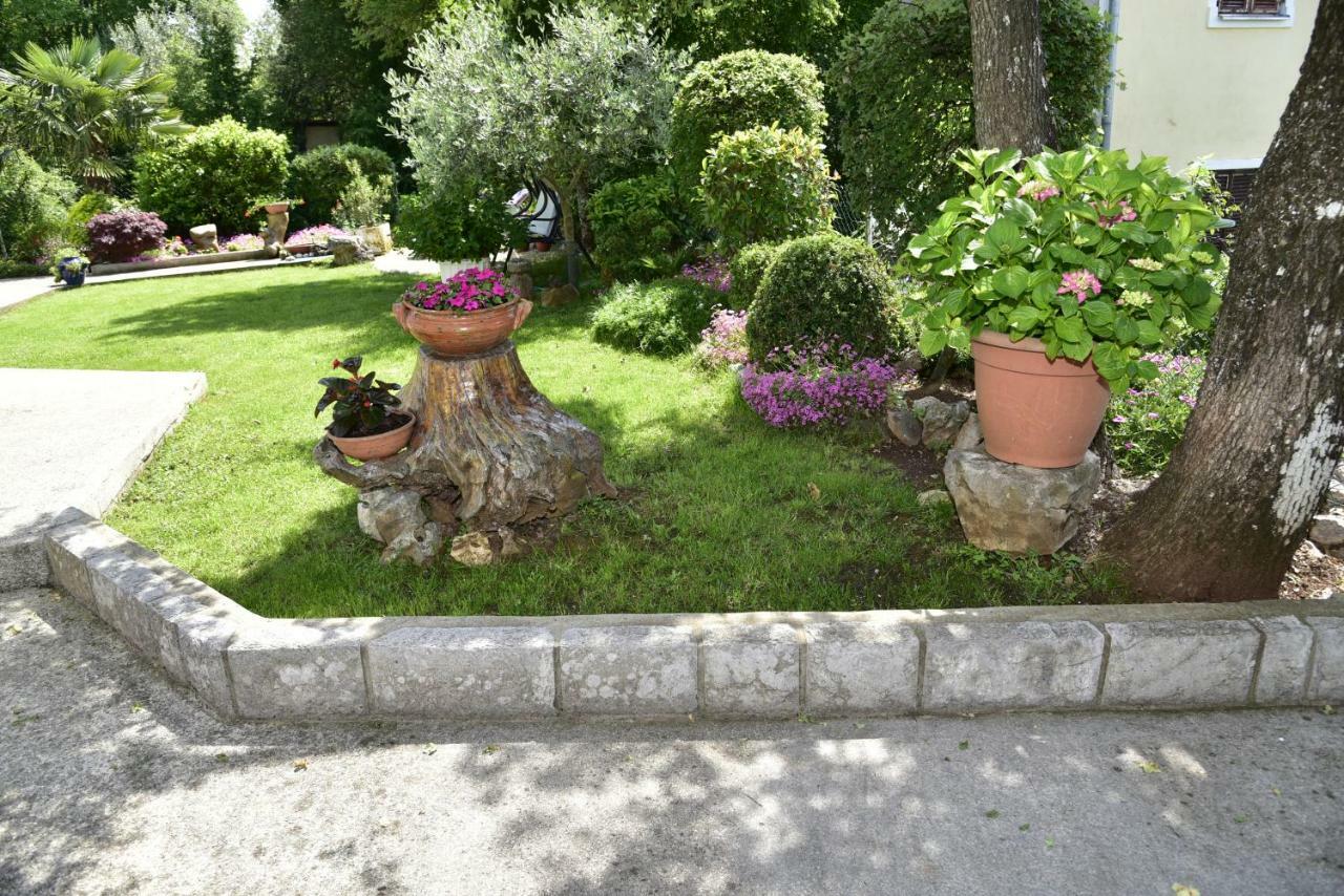 Apartment Blumen Oase Mikulic Malinska Buitenkant foto