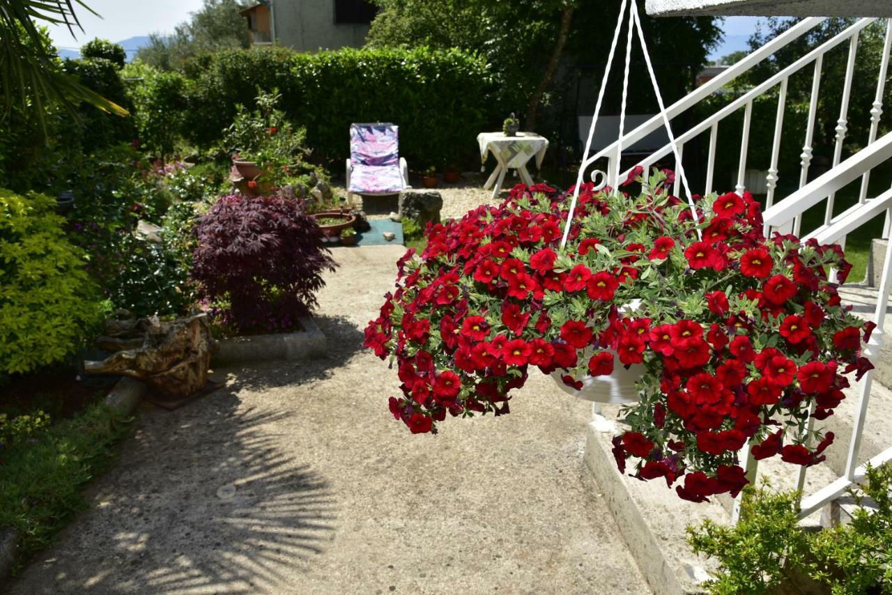 Apartment Blumen Oase Mikulic Malinska Buitenkant foto