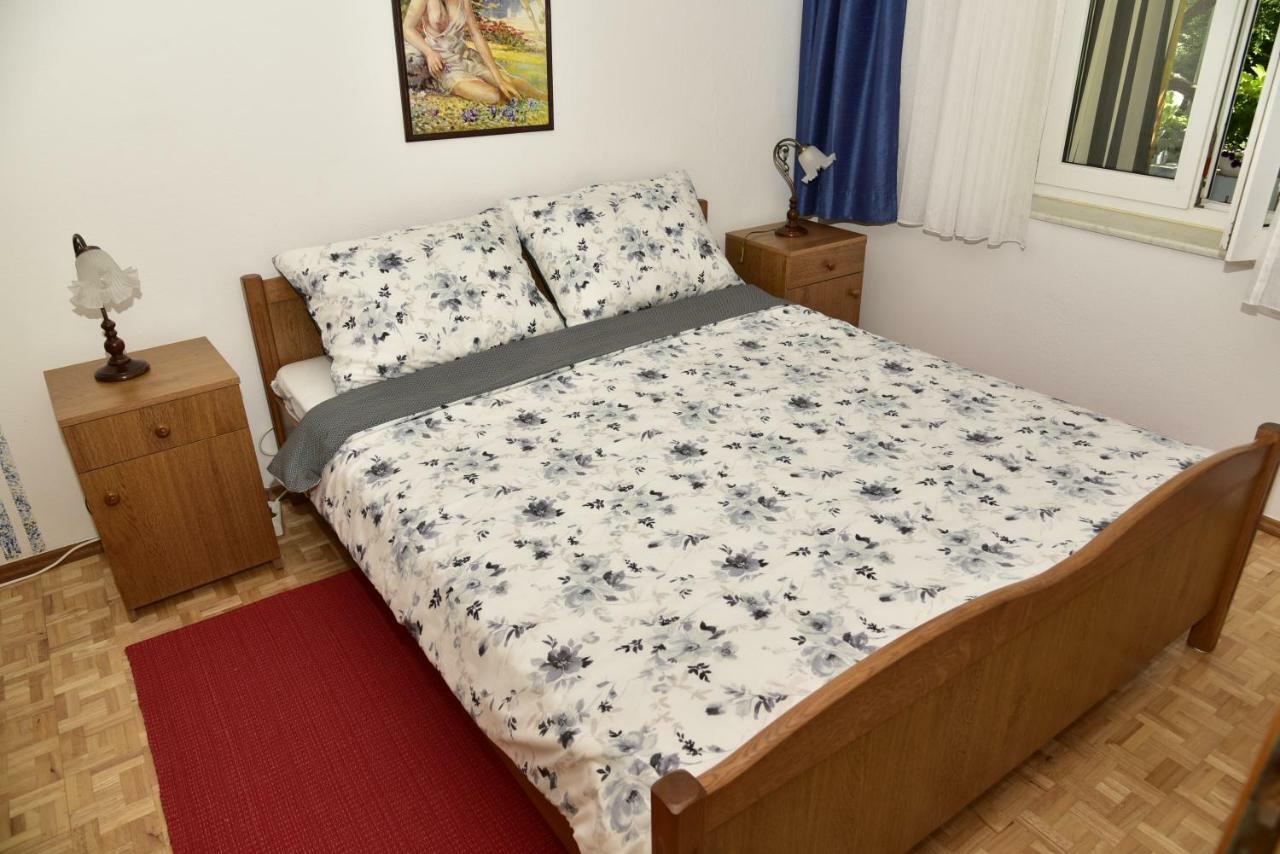 Apartment Blumen Oase Mikulic Malinska Buitenkant foto