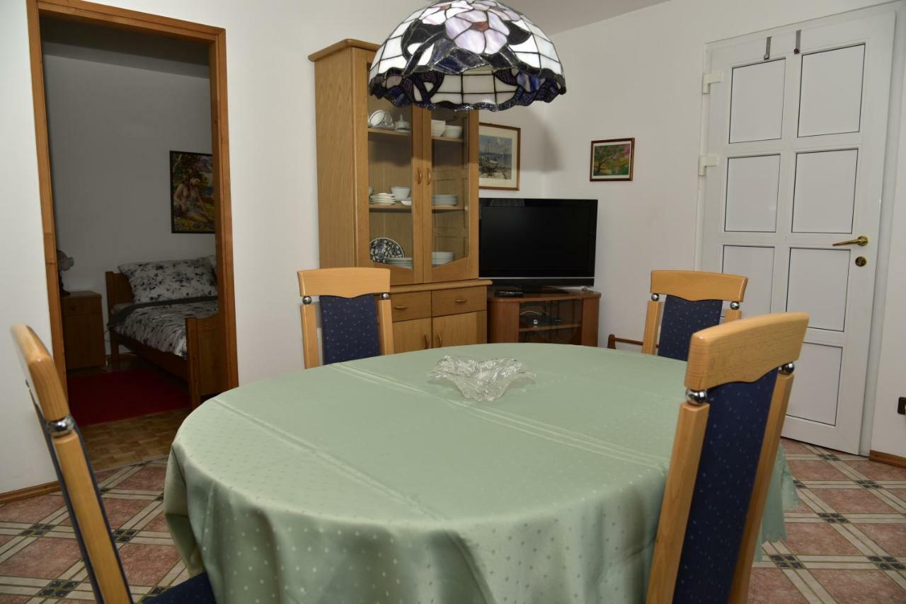 Apartment Blumen Oase Mikulic Malinska Buitenkant foto