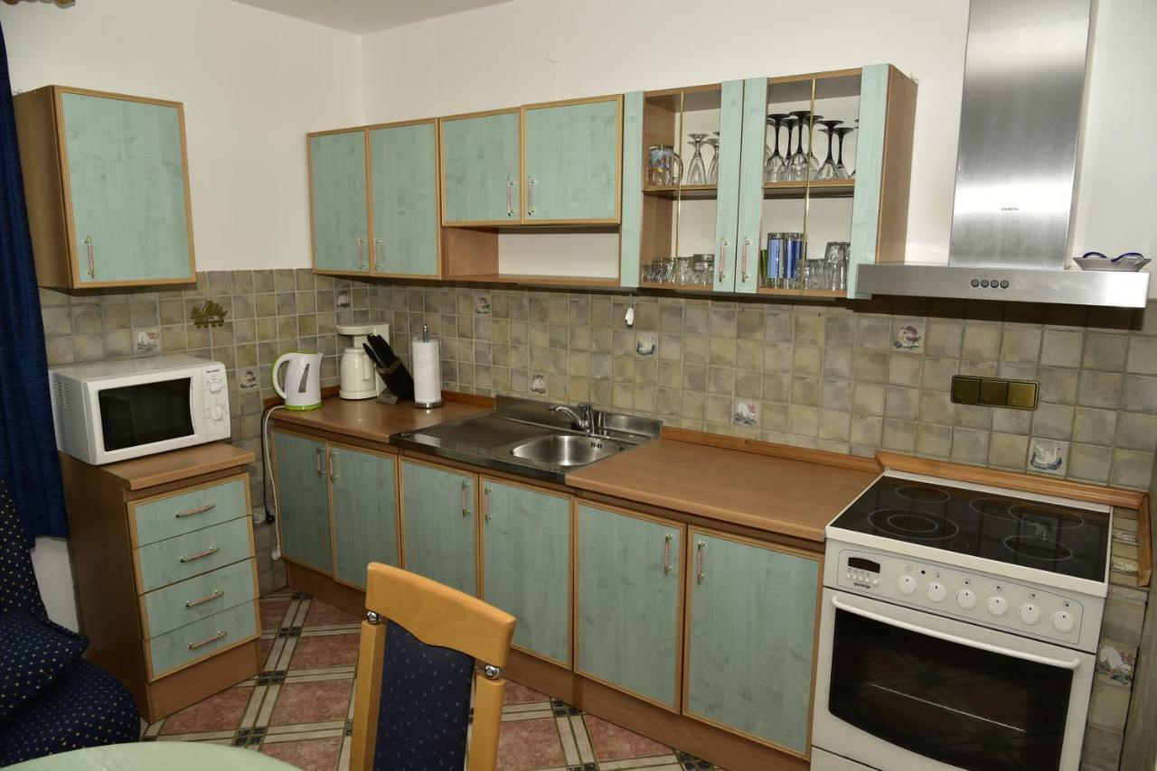 Apartment Blumen Oase Mikulic Malinska Buitenkant foto